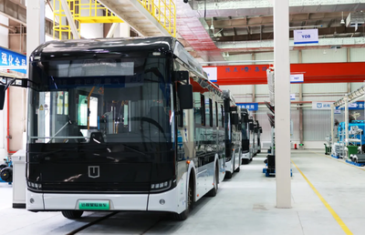 吉利遠(yuǎn)程醇?xì)渖鷳B(tài)大慶工廠首車下線，開啟新能源商用車物流新篇章
