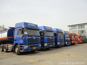 專業(yè)油罐車運(yùn)輸 化工液體與油脂物流的安全守護(hù)者